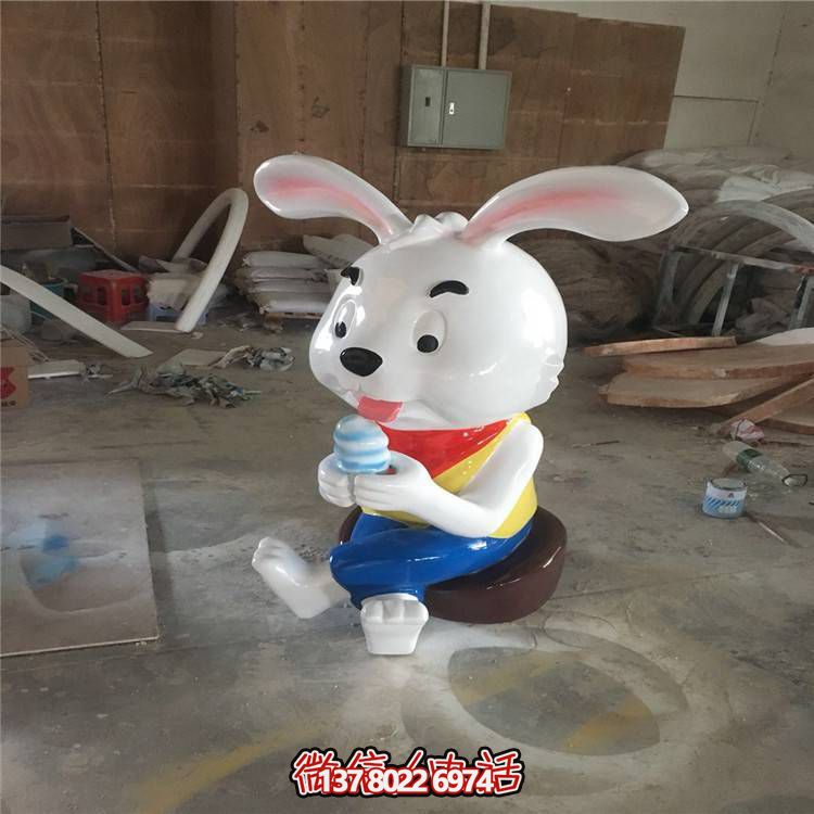 可愛(ài)小兔子玻璃鋼雕塑，點(diǎn)綴園林景觀