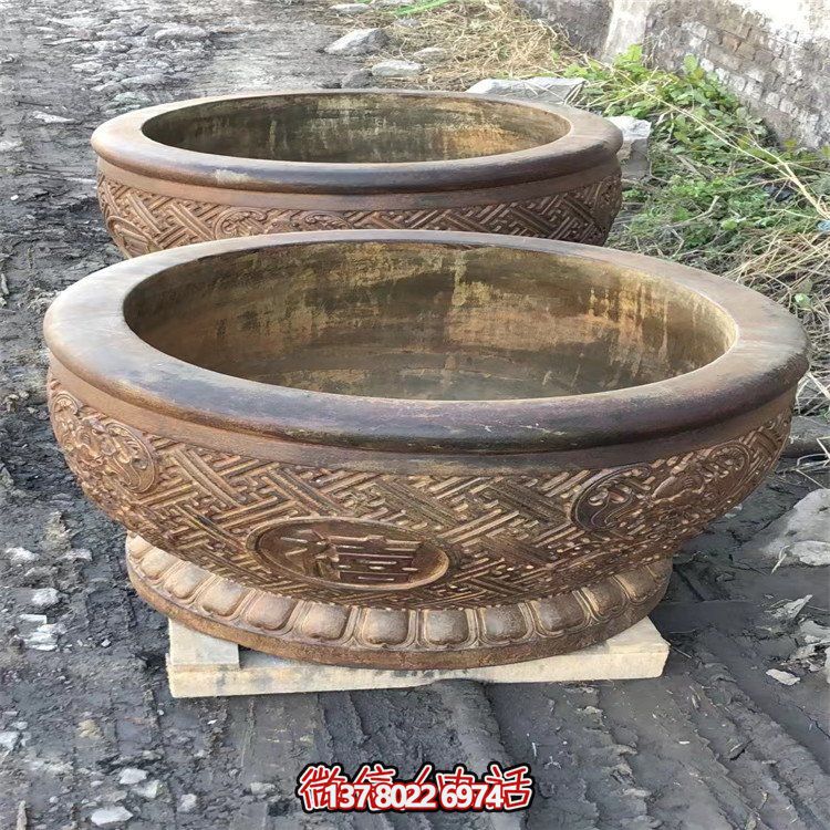 古典庭院魚缸，享受傳統文化的視覺盛宴