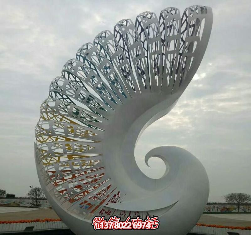 不銹鋼鳳凰雕塑，抽象而鏤空