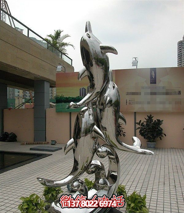 精美不銹鋼海豚雕塑，點綴別墅庭院