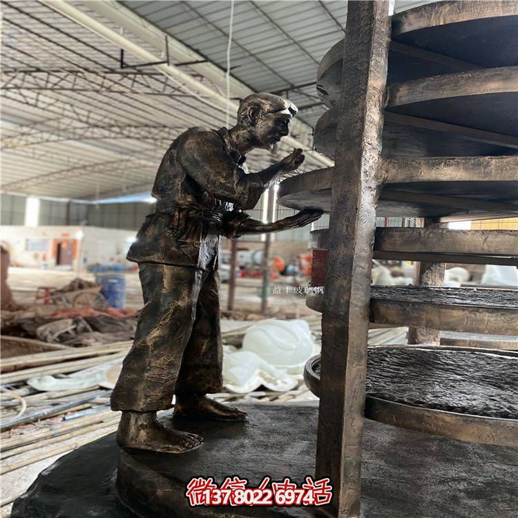 玻璃鋼仿銅人物擺件，點綴戶外園林景觀