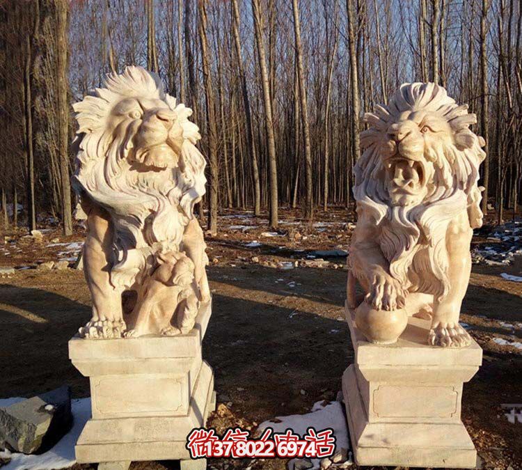 紅色獅子雕塑,欣賞絕美晚霞 紅色獅子雕塑,欣賞絕美晚霞