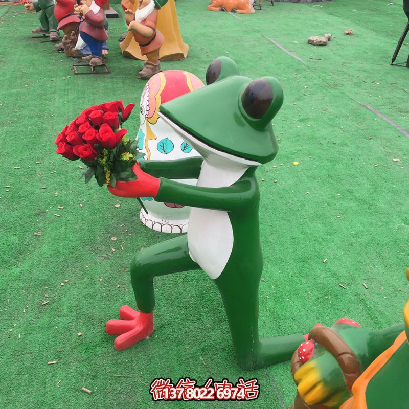 玻璃鋼雕塑，玫瑰青蛙拿玻璃公園裝飾