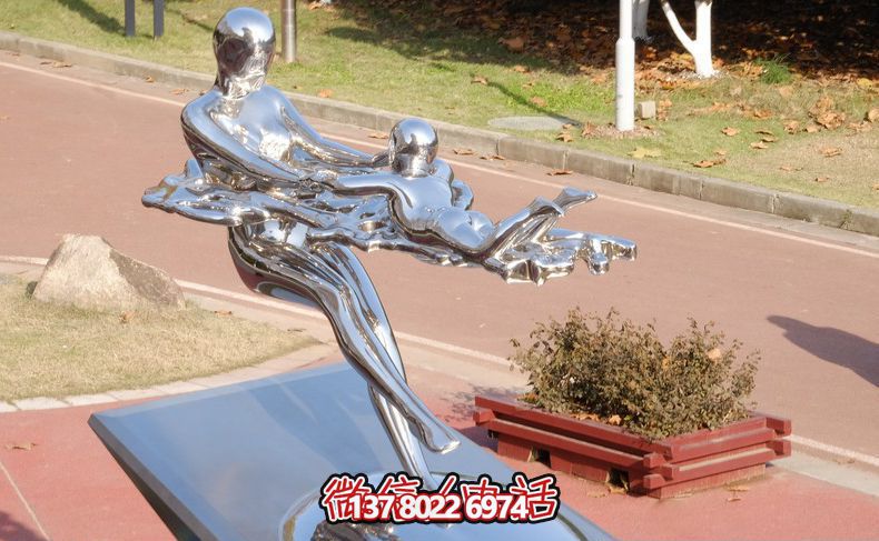 創意不銹鋼鏡面母子雕塑 創意不銹鋼鏡面母子雕塑