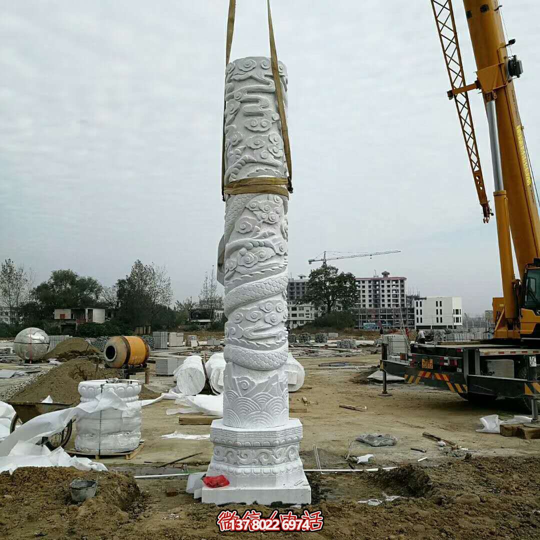 漢白玉浮雕古體龍柱點綴園林廣場 漢白玉浮雕古體龍柱點綴園林廣場