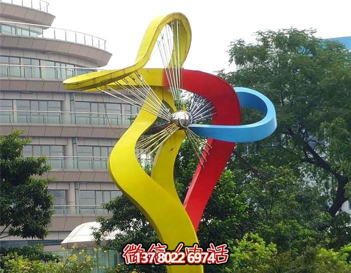 美輪美奐的不銹鋼彩虹舞景觀雕塑，點綴小區環境