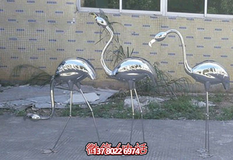 不銹鋼火烈鳥雕塑，完美擺放于室內外庭院