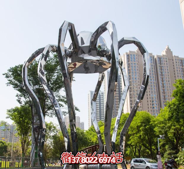 不銹鋼長腿螃蟹雕塑，為公園增添創(chuàng)意裝飾