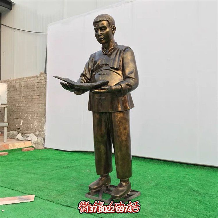 玻璃鋼仿銅人物景觀擺件，點(diǎn)綴公園美景