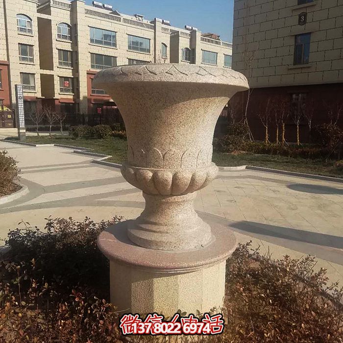 歐式裝飾石雕花盆,讓您的小區(qū)更添靚麗 歐式裝飾石雕花盆,讓您的小區(qū)更添靚麗