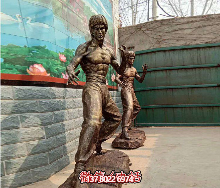 “李小龍雕塑從電影院到廣場,功夫明星永存” “李小龍雕塑從電影院到廣場,功夫明星永存”