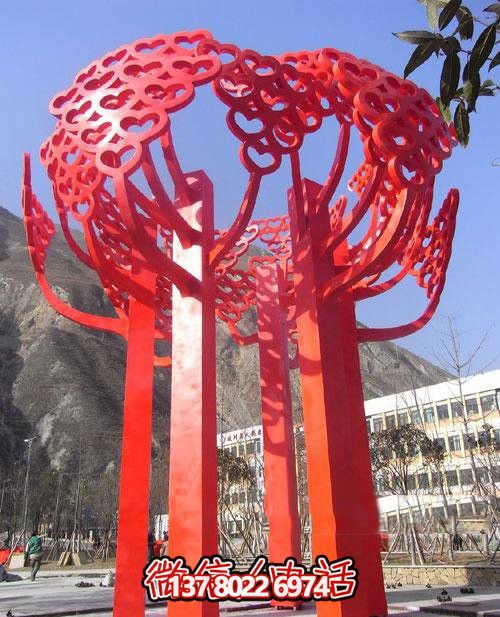 室內不銹鋼心形雕塑，點綴別墅景區美景