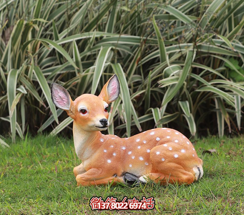 戶外景區(qū)創(chuàng)意玻璃鋼彩繪臥著的鹿雕塑 戶外景區(qū)創(chuàng)意玻璃鋼彩繪臥著的鹿雕塑