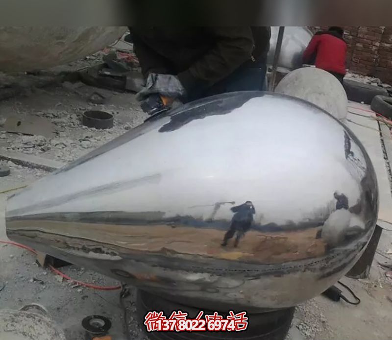 戶外草坪創意躺著的鵝卵石雕塑 戶外草坪創意躺著的鵝卵石雕塑