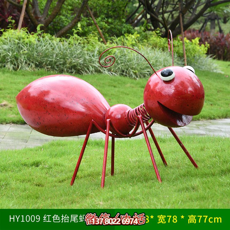 庭院觀景區擺放紅色抬尾玻璃鋼螞蟻雕塑 庭院觀景區擺放紅色抬尾玻璃鋼螞蟻雕塑